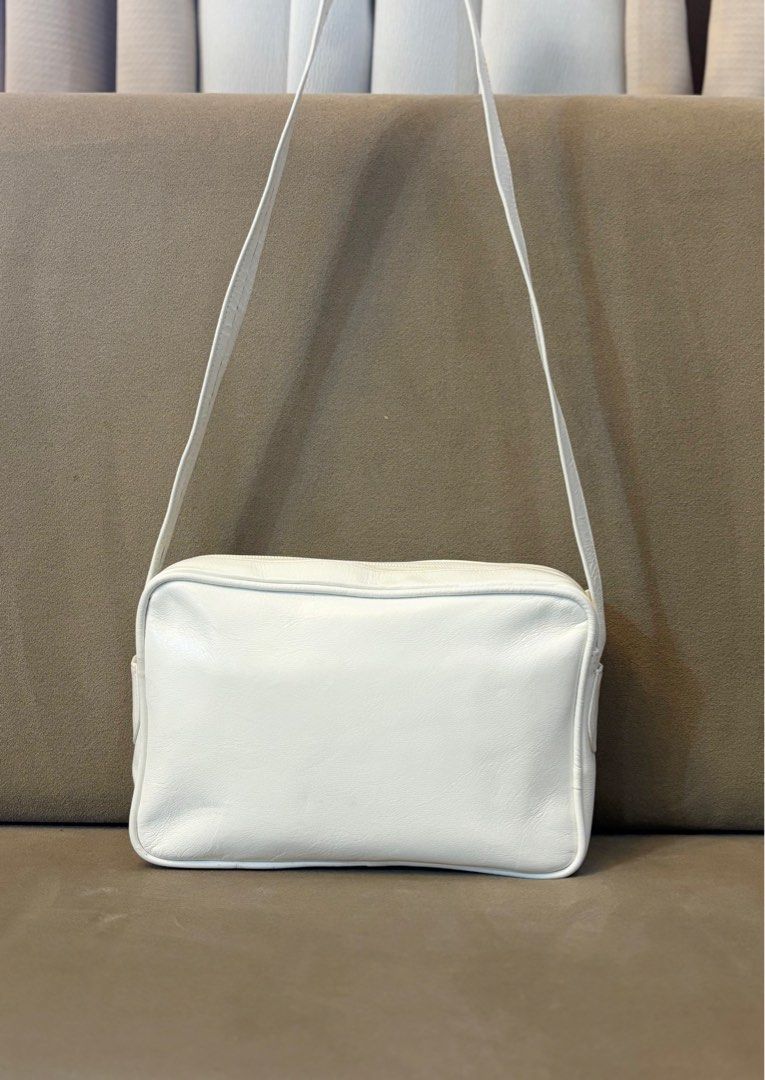 Celine White Shoulder Bag (Category: Luxury Bags & Wallets) located in Paranaque City. Submitted by katlouieleandicho (Listing ID 1402311531, Image 3). Description: 💯Authentic White leather material with gold hardware 9/10 condition .