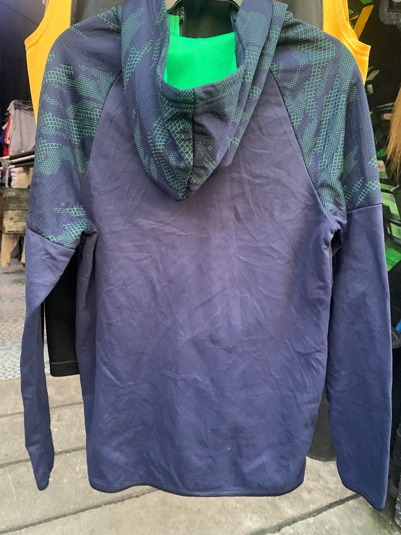 Champion XL (16-18) Full Zip Jacket (Category: Coats, Jackets and Outerwear) located in Angeles City. Submitted by danedane06 (Listing ID 1402381242, Image 3). Description: Champion hoodie XL (16-18).