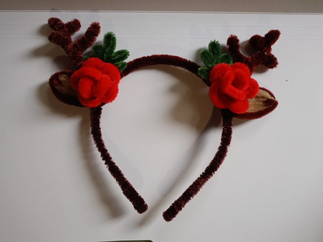 Christmas Reindeer Headband (Category: Hair Accessories) located in Lapu Lapu. Submitted by jhangold (Listing ID 1402314159, Image 2). Description: - Christmas reindeer headbands - Available styles: - Red antlers with white flower accents - Brown antlers with red roses - Comfortable fit - Ideal for parties and holiday outfits.