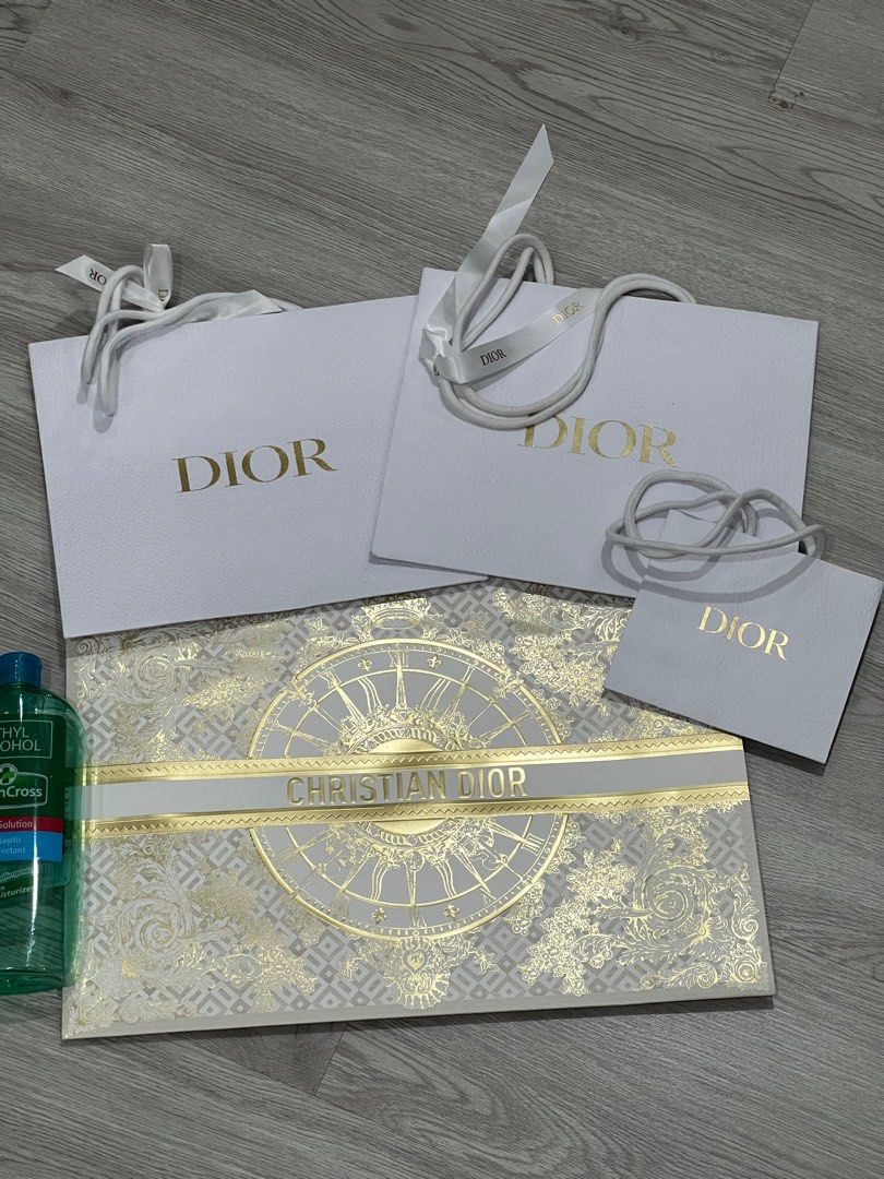 500 each! Dior Gift Set with Paper Bags (Category: Luxury Bags & Wallets) located in Mandaluyong City. Submitted by mygoodfindsph (Listing ID 1402292788, Image 2). Description: 500 per bag - Authentic Dior paper bags in various sizes - Features the iconic Dior logo in gold - Includes a decorative Christian Dior box .