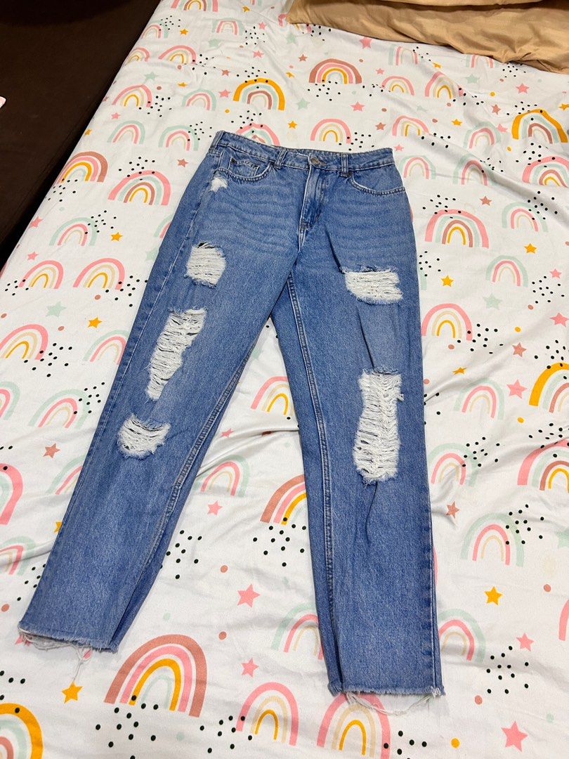 Divided by H&M jeans (Category: Jeans) located in Binan City. Submitted by bellashops (Listing ID 1402466630, Image 1). Description: .