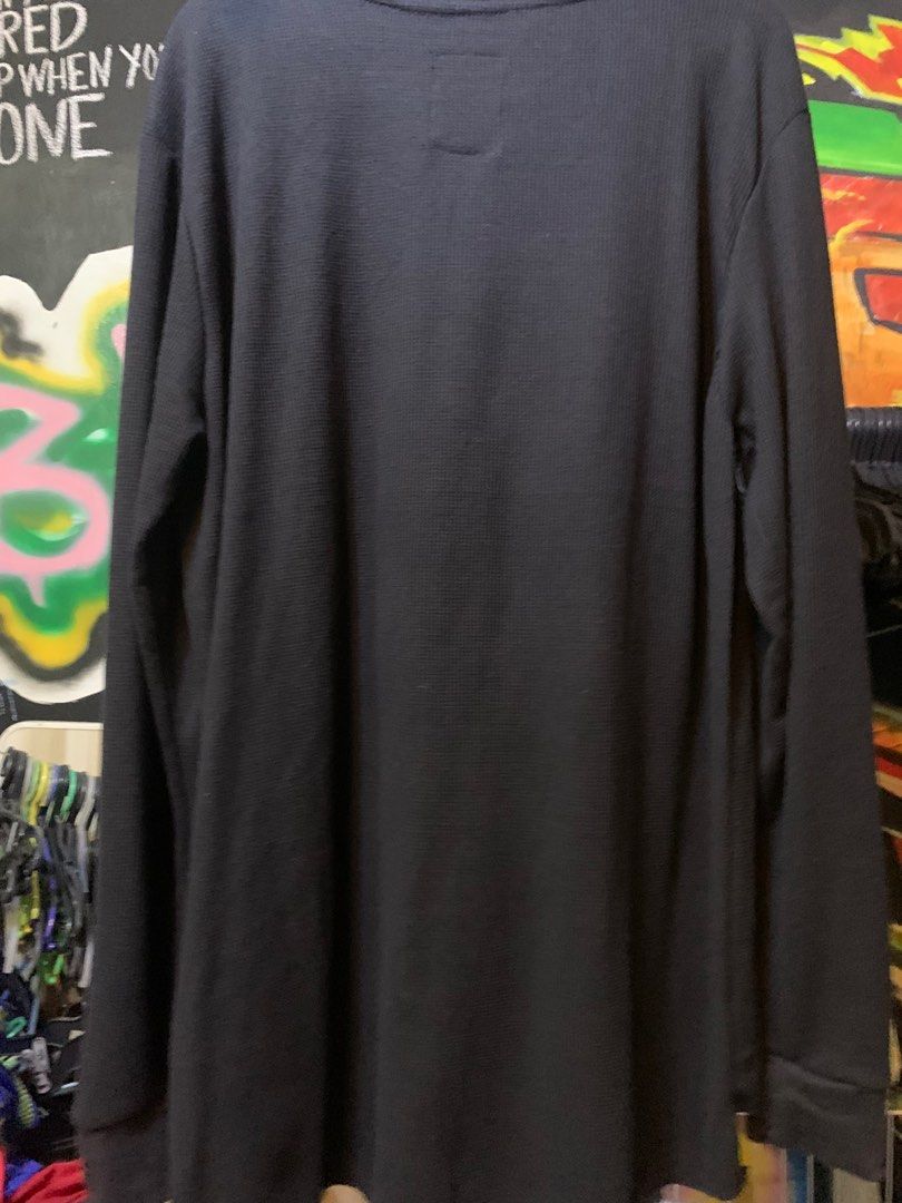 Ecko Unltd. Long Sleeve Shirt - 2XL (Category: Tshirts & Polo Shirts ) located in Angeles City. Submitted by danedane06 (Listing ID 1402388962, Image 2). Description: Black long sleeve shirt from Ecko Unltd. Features the brand's logo on the front. The shirt is a waffle knit style. The tag indicates the size is 2XL. Made in Pakistan. The shirt has a crew neck and long sleeves..