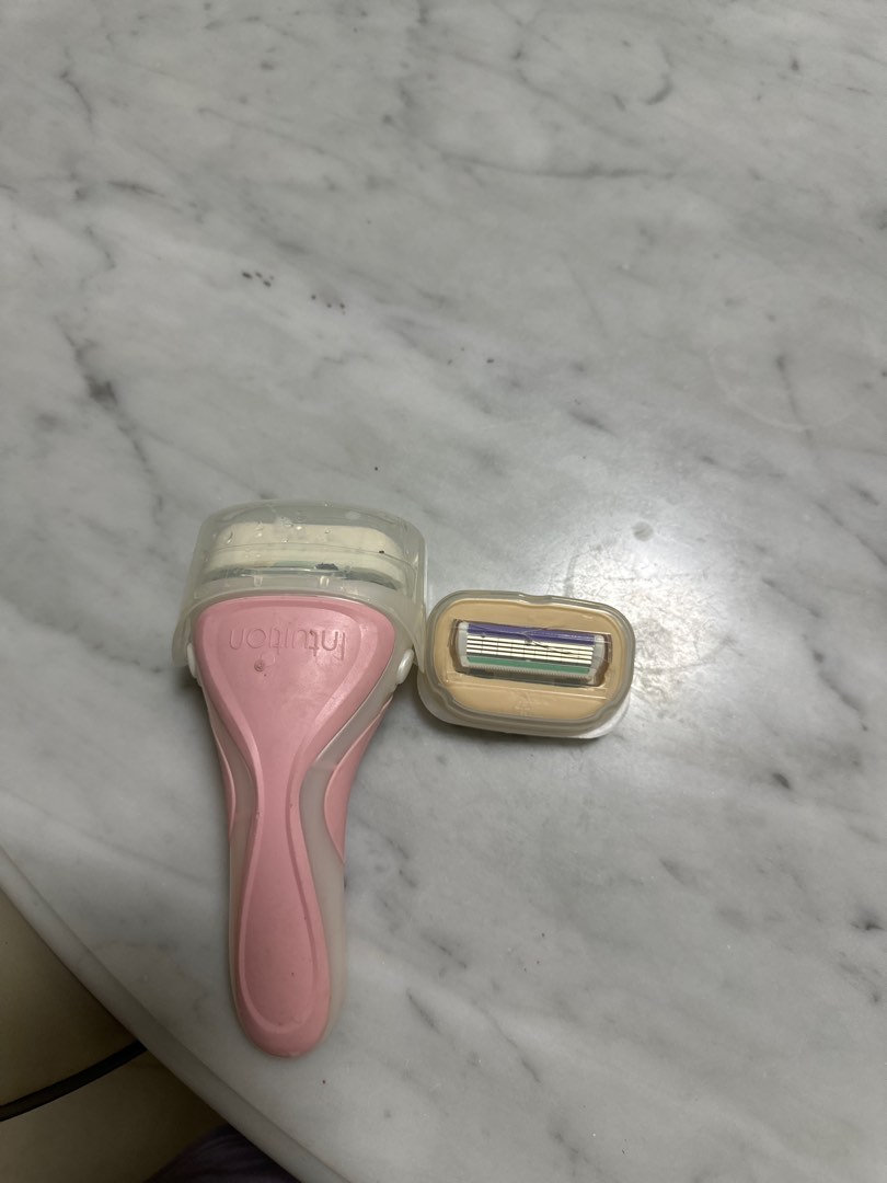 Gillette Venus Intuition Razor with Refill, Beauty & Personal Care ...