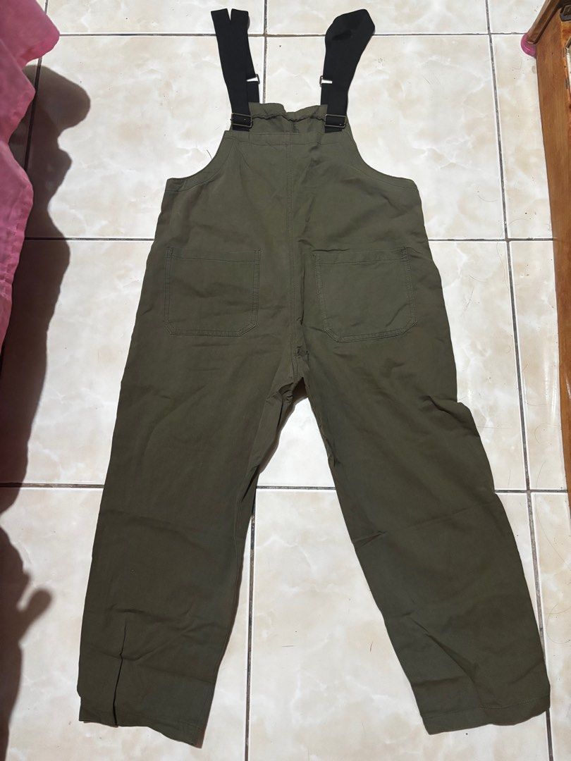 Green Jumpsuit (Category: Jumpsuits) located in Cabuyao City. Submitted by stuff4keeps (Listing ID 1402326253, Image 2). Description: Size: M Price + shipping fee.