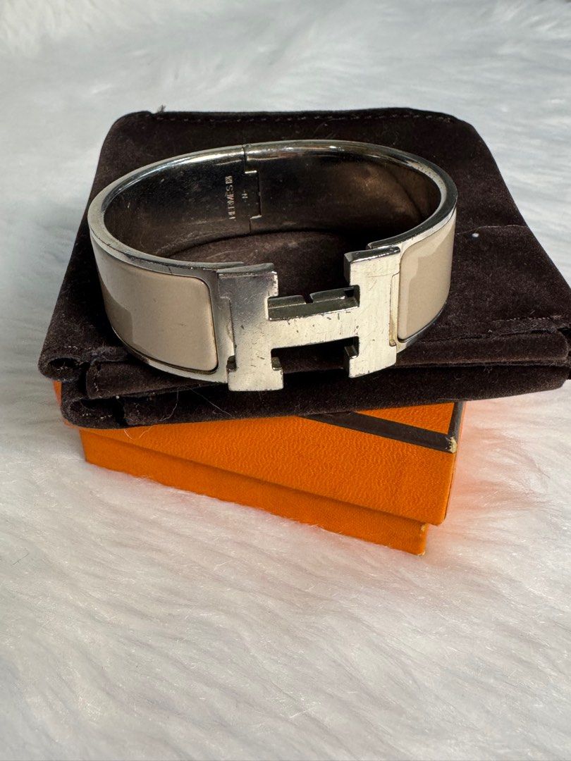 Hermes H Bracelet (Category: Luxury Accessories) located in San Juan City. Submitted by seeclosetfinds (Listing ID 1402410424, Image 2). Description: HERMES Gris Enamel Palladium Plated Clic Clac ( Medium Size ) Condition : 6/10 Market Price : 45,000.00 Selling Price : 22,000.00.