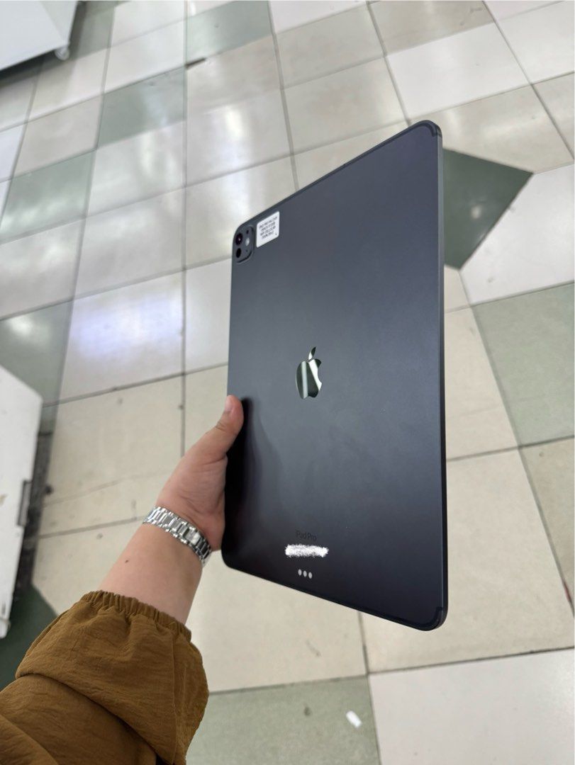 Ipad Pro M4 512gb 13' 5G No issue (Category: iPad) located in San Juan City. Submitted by keannagadgetph (Listing ID 1402398059, Image 2). Description: Available Units for today's POST! Ipad Pro M4 / 512gb / 5G / 199% BATT / 13inch - good condition - 99% Makinis - good battery - no issue / repair - Any colors available ~ Accepting SWAP / TRADE IN / INSTALLMENT / BINTA UNIT ~ CASH ON DELIVERY METRO MANILA / LBC PAYMENT FIRST ~ Store location GREEN