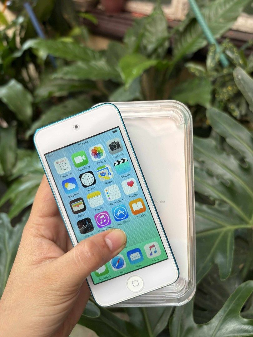 iPod Touch 5th gen Original 32gb Blue Like New (Category: Other Gadgets) located in Quezon City. Submitted by jkionaire17 (Listing ID 1392105590, Image 3). Description: iPod touch 5th gen Blue 32gb 100% Smooth Package: Case unit tempered charger Add 250 for box Meet up: Marikina Lalamove Shipping✅ with 1k Songs games apps Music videos movies.