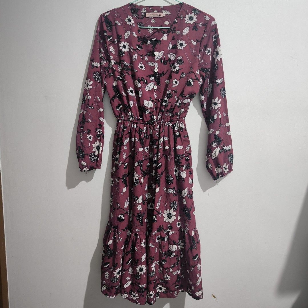 Maroon Floral Dress (Category: Dresses) located in Makati City. Submitted by mampuan (Listing ID 1402465435, Image 1). Description: - Floral print dress - Colors: Maroon, white, and black - Long sleeves - V-neck with button details - Elastic waist - Ruffled hem - Size: Small - With missing one button.