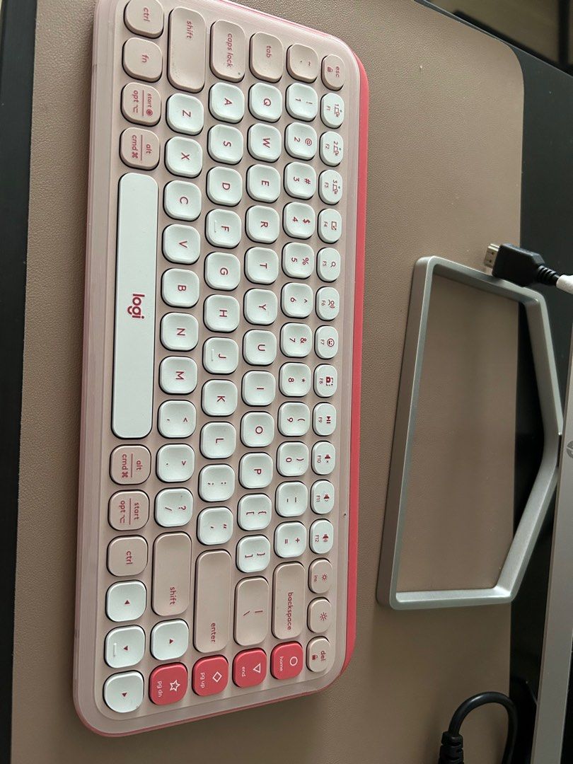Logitech POP ICON keys keyboard pink (Category: Computer Keyboard) located in Las Pinas. Submitted by isso2 (Listing ID 1402300566, Image 1). Description: In a very good condition. No issues. Bought in June. RFS: no longer needed for work..