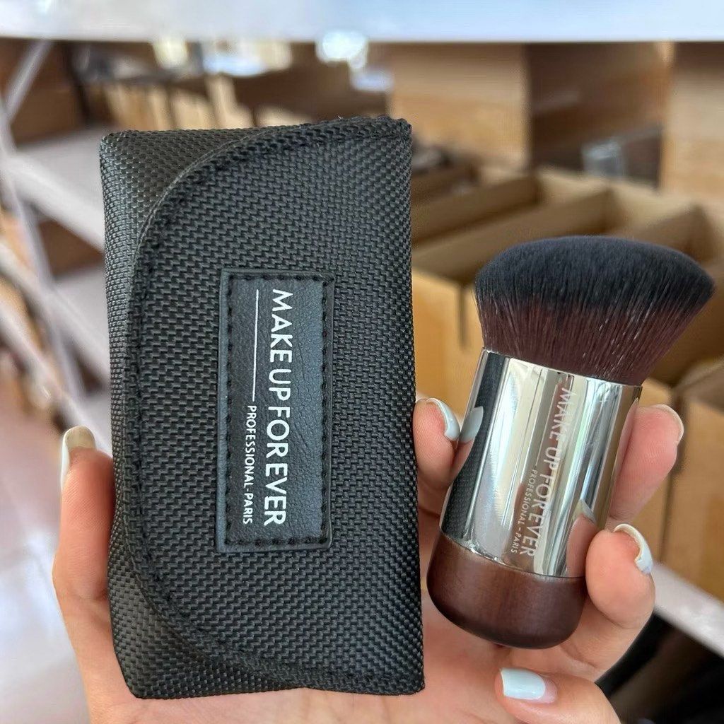 Make up forever 112 slope type foundation brush.seamless (Category: Makeup) located in Santa Rosa. Submitted by loveartsyluxe (Listing ID 1402464488, Image 1). Description: .
