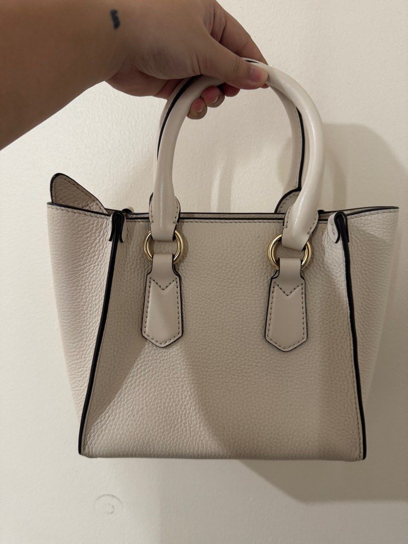 Michael Kors Mini Satchel Bag (Category: Luxury Bags & Wallets) located in Makati City. Submitted by Leileigh (Listing ID 1402393304, Image 2). Description: See photo for the minor issues .