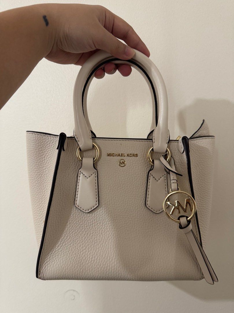 Michael Kors Mini Satchel Bag (Category: Luxury Bags & Wallets) located in Makati City. Submitted by Leileigh (Listing ID 1402393304, Image 1). Description: See photo for the minor issues .