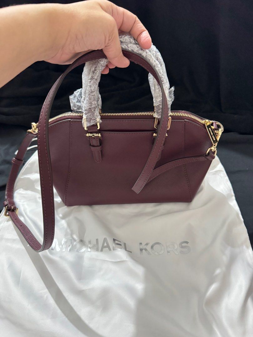 MK bought in Osaka Japan (Category: Luxury Bags & Wallets) located in Quezon City. Submitted by 17brends (Listing ID 1402308144, Image 2). Description: Selling my Preloved Michael Kors Ciara Medium Saffiano Leather Messenger Bag. Comes with dustbag. Still in good condition inside and outside. Bought in Osaka Japan. 💯 authentic RFS: Declutter every end of the year .