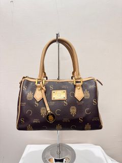 (Category: ) located in . Submitted by poshavenue_boutique (Listing ID 1402473880, Image 1). Description: .