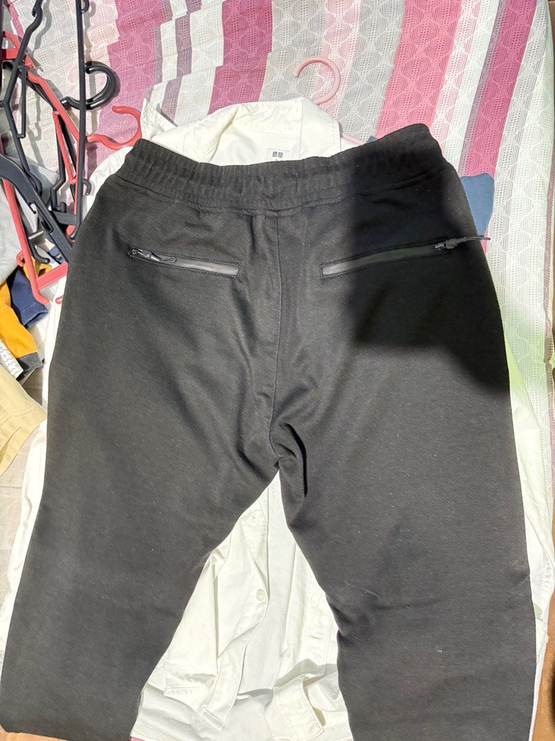 Penshoppe Jogger Pants - Black - Small (Category: Joggers) located in Pasig City. Submitted by yuri0021 (Listing ID 1402307312, Image 3). Description: - Penshoppe jogger pants - Size: Small - Color: Black - Features: - Elastic waistband with drawstring - Two zippered back pockets - Material: Comfortable for casual wear 📍Pasig.