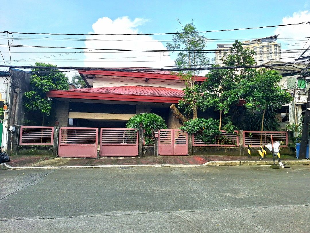 Philam Homes QC 425sqm (Category: House & Lot) located in Makati City. Submitted by celybee (Listing ID 1402369759, Image 1). Description: DIRECT BUYERS ONLY (personally owned) CLEAN TITLE 425sqm Lot, Two-Storey 3BR w/ Walk-in closet and T&B 2 Guest Rooms w/ T&B 2-car Garage 1 Maid’s Room w/ T&B Driver’s Quarters Kitchen and Dirty Kitchen Spacious Living and Dining Rooms Lanai and Backyard Laundry Area 3 storage rooms 10-minute walk to North Ave.
