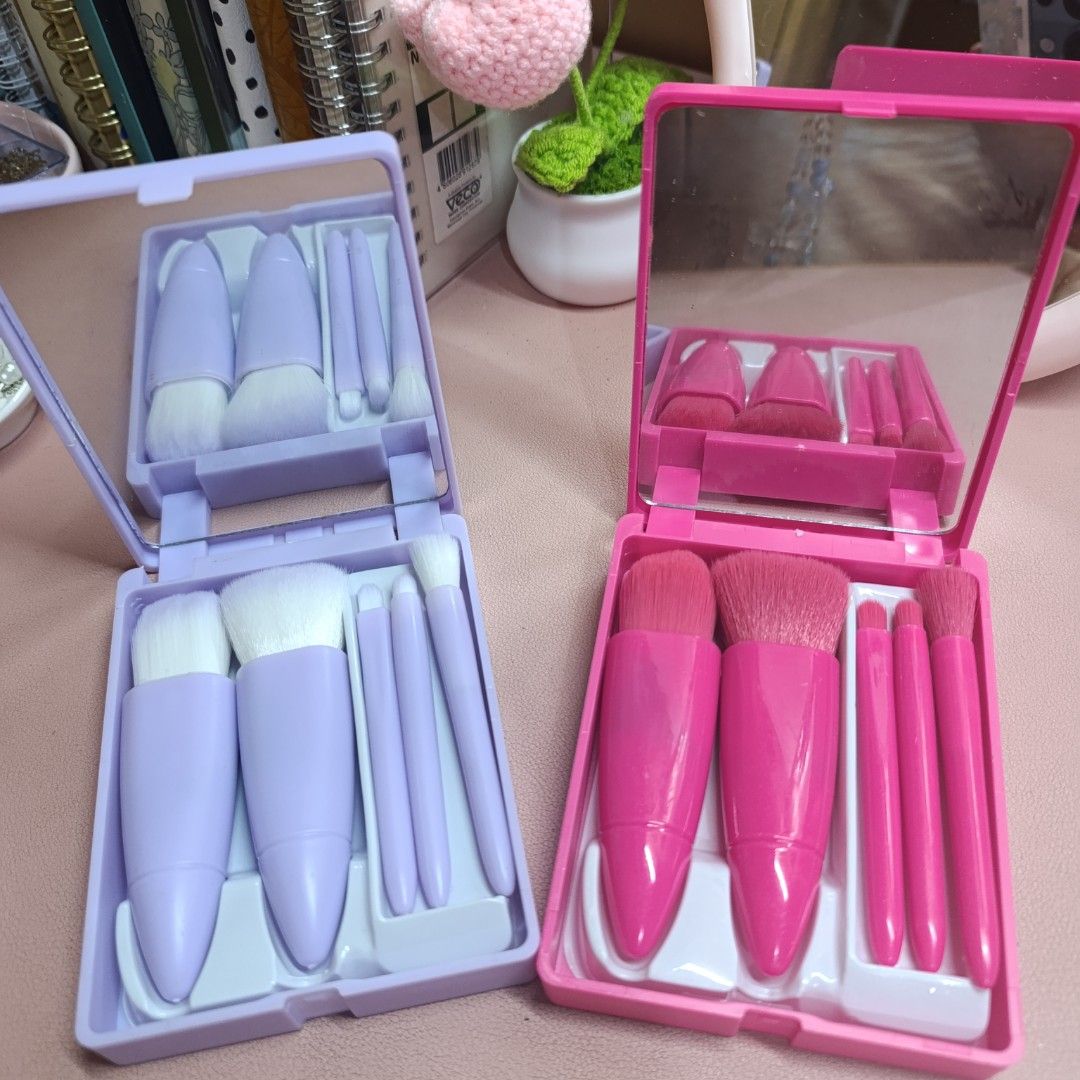 Portable Makeup Brush Set with Mirror (Category: Makeup) located in Las Pinas. Submitted by min_yanna (Listing ID 1402423329, Image 1). Description: - Take both for 100 pesos - Includes mirror - Features multiple brush sizes - Comes in a compact, travel-friendly case - Unused and in original packaging.