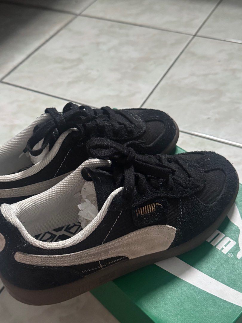 Puma Palermo Vintage Original 235 cm (Category: Sneakers) located in Marikina City. Submitted by aincrz (Listing ID 1402345146, Image 3). Description: Size UK 4.5 EUR 37.5 US 5.5 and CM 23.5 - Includes original box - Puma logo visible - with Black laces and white laces - bought in Korea.