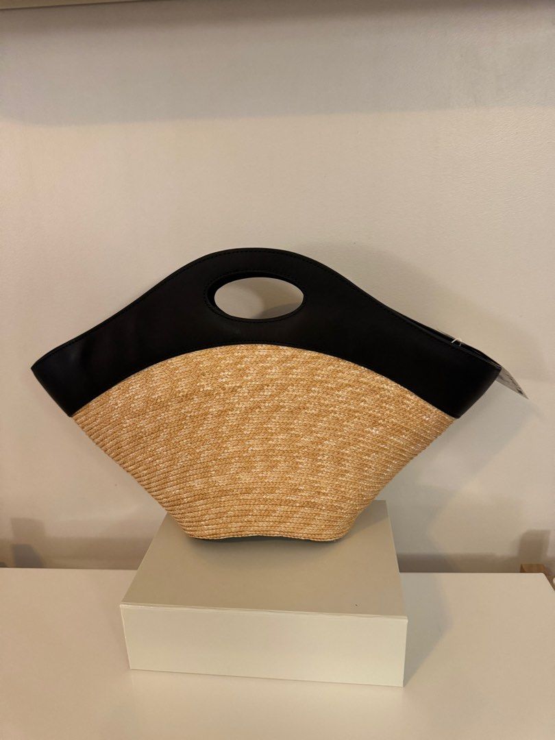 Rhode Peptide Eye Mask (Category: Face Care) located in Taguig. Submitted by sourcedbym (Listing ID 1402295180, Image 2). Description: Pack of 6!! Super nice.