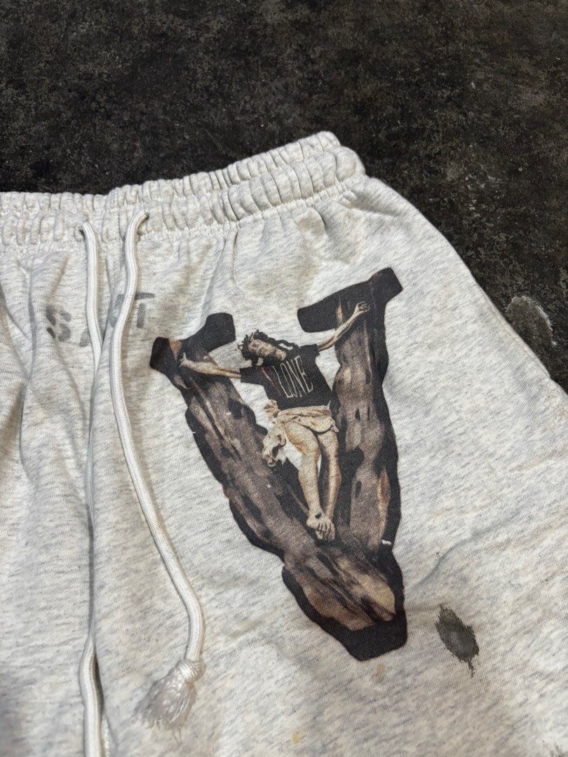 Saint Michael Vlone X Saint Michael Sweat-shorts (Category: Shorts) located in General Trias. Submitted by max_thrifted (Listing ID 1402312494, Image 2). Description: Saint Michael Vlone X Saint Michael Sweat-shorts Waist: 28 to 40 Length: 22 Excellent condition No issue Like new .