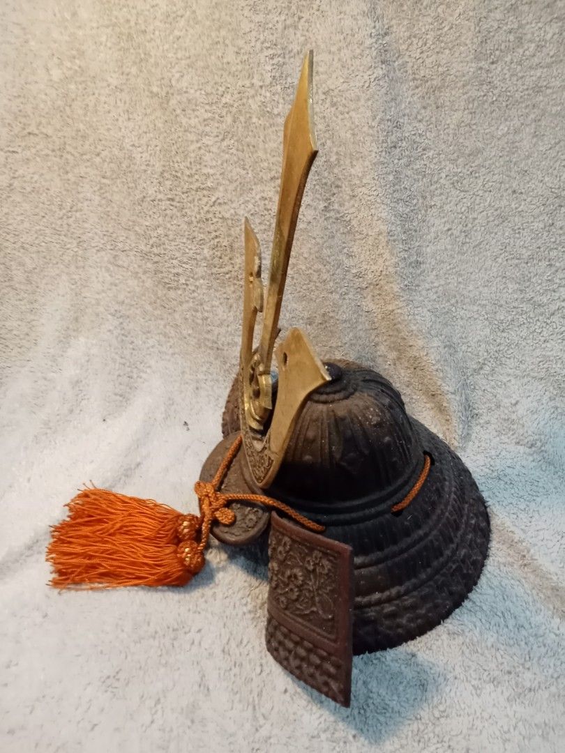 Samurai Warrior helmet display (Category: Vintage Collectibles) located in Malabon City. Submitted by tey-salao-8 (Listing ID 1402326710, Image 2). Description: Samurai Warrior helmet metal display, free delivery Cod on selected areas only, please Pm me for more details 😉🙏☝️.