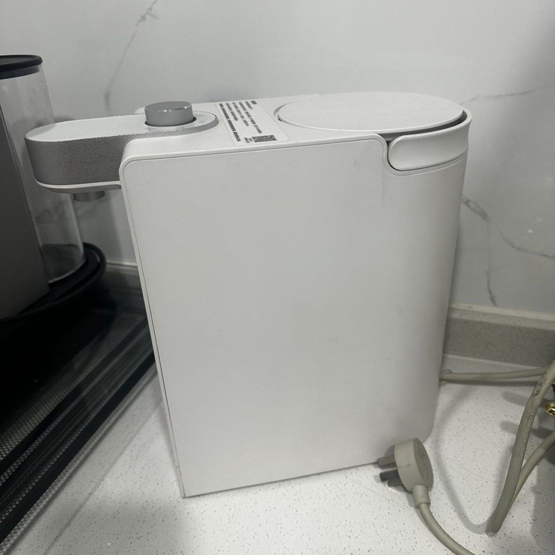 SCISHARE Instant Hot Water Dispenser (Category: Water Purifiers & Dispensers) located in Quezon City. Submitted by draxxfinds (Listing ID 1402345977, Image 2). Description: Like new Used as shop display only RFS: Shop is closed..