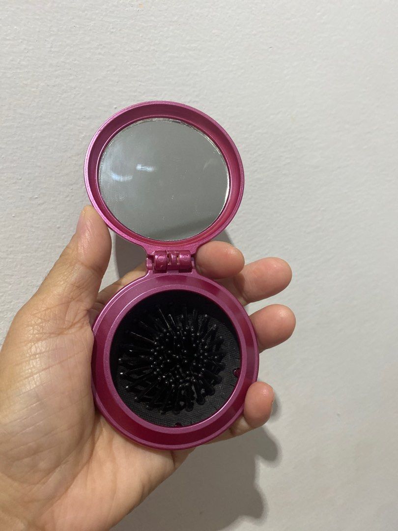 Sephora Compact Mirror and Brush (Category: Makeup) located in Muntinlupa City. Submitted by myprelovedcollectibles (Listing ID 1402378429, Image 2). Description: .