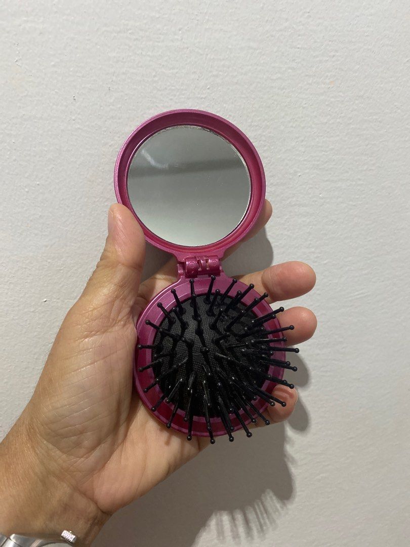 Sephora Compact Mirror and Brush (Category: Makeup) located in Muntinlupa City. Submitted by myprelovedcollectibles (Listing ID 1402378429, Image 1). Description: .