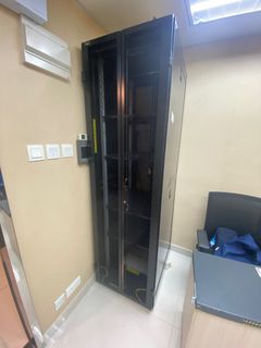 Server Cabinet454176196453345280
