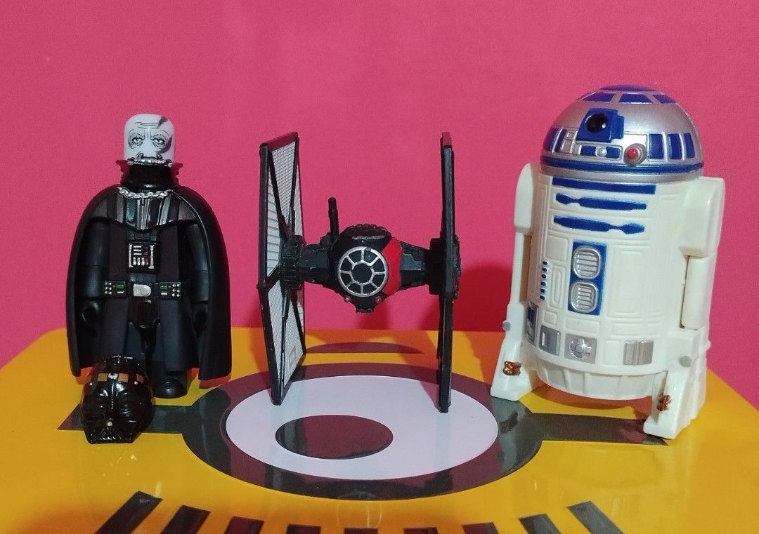 Starwars finger puppet, lego vader,r2d2 (Category: Lego & Building Sets) located in Mangaldan. Submitted by niftythrifty69 (Listing ID 1402363612, Image 2). Description: excellent condition no flaws selling as set for all of them.