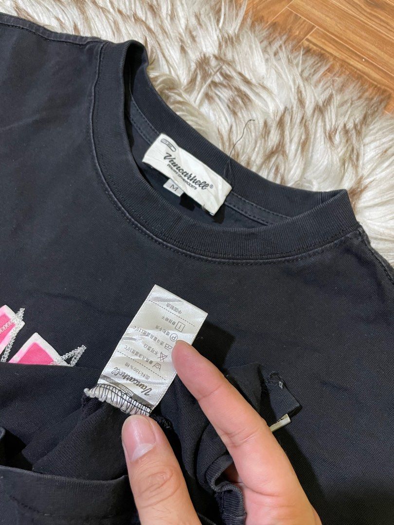Vancarehell Black Graphic Tee (Category: Tshirts & Polo Shirts ) located in San Fernando. Submitted by erison.cruz26 (Listing ID 1402327788, Image 2). Description: 650🔥 VANCARHELL 22*28 LARGE TO SEMI XL GOOD CONDITION 9.5/10 CR MAKAPAL TELA ISSUE: SMALL PINHOLE NOT VISIBLE .