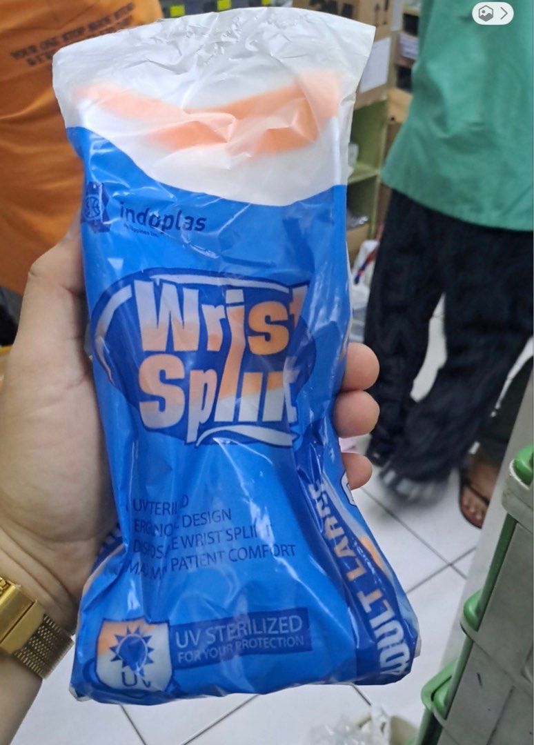 Wrist splint (Category: Health Food, Drinks & Tonics) located in Pasay City. Submitted by shirley.manacsa (Listing ID 1402315196, Image 1). Description: .