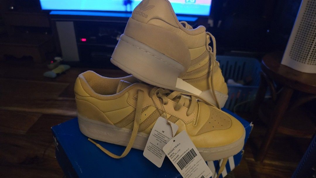Adidas Rivalry Low - Yellow (Category: Sneakers) located in Muntinlupa City. Submitted by alancruz (Listing ID 1402579662, Image 3). Description: Adidas Rivalry Low US size 10 Rare colorway.