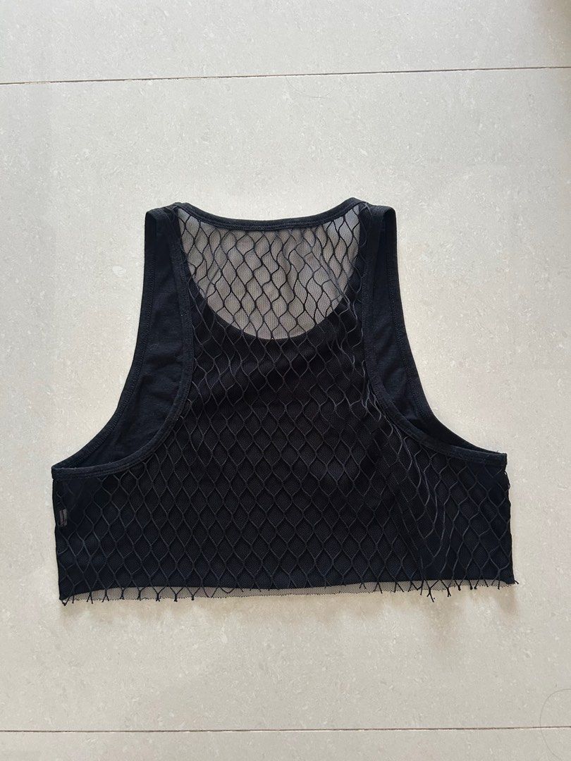 Alo Overlay Tank in black (Category: Activewear) located in Singapore. Submitted by nsnell (Listing ID 1402556934, Image 2). Description: - Black overlay tank - Unique mesh back design - Fringe detailing at hem - Alo logo visible - Perfect for workouts and casual wear - Worn only once .