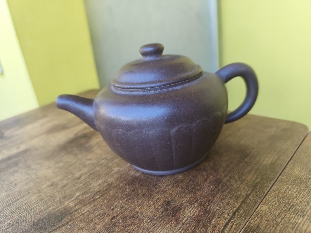 Authentic Yixing Teapot 80-100cc Medium sized (Category: Coffee & Tea Tableware) located in Muntinlupa City. Submitted by prime_finder (Listing ID 1402523173, Image 2). Description: Authentic Yixing Teapot 80-100cc 2,000.