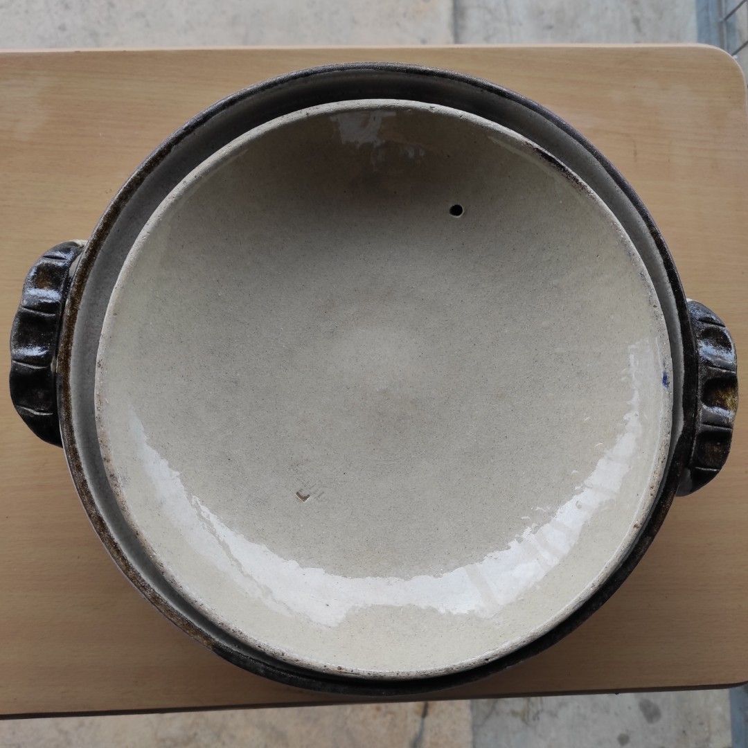 Big Claypot 10" Japan (Category: Cookware & Accessories) located in Cainta. Submitted by fukunekojapansurplus (Listing ID 1402535621, Image 3). Description: Large Claypot 350 pesos 10.40" Used condition a small nick on the cover handle (see pic) ✨ A quick Yes or No after inquiry is appreciated ✨ 📍 Mayfield Park Residences Felix Ave Cainta ✅ Heads up! Kindly manage your expectations -- these are Japan Surplus items. Some are pre-loved, others bra