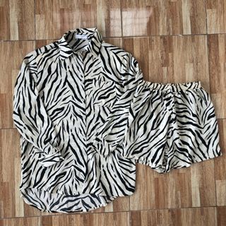 (Category: ) located in . Submitted by mkjpcloset (Listing ID 1402568765, Image 1). Description: .