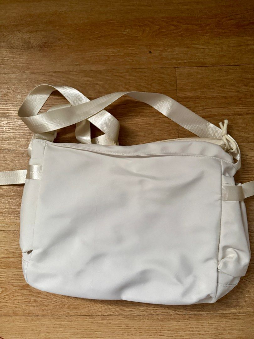 Concert Bag (Category: Cross-body Bags) located in Pasay City. Submitted by michmonteros (Listing ID 1402525621, Image 2). Description: new concert bag medium size .