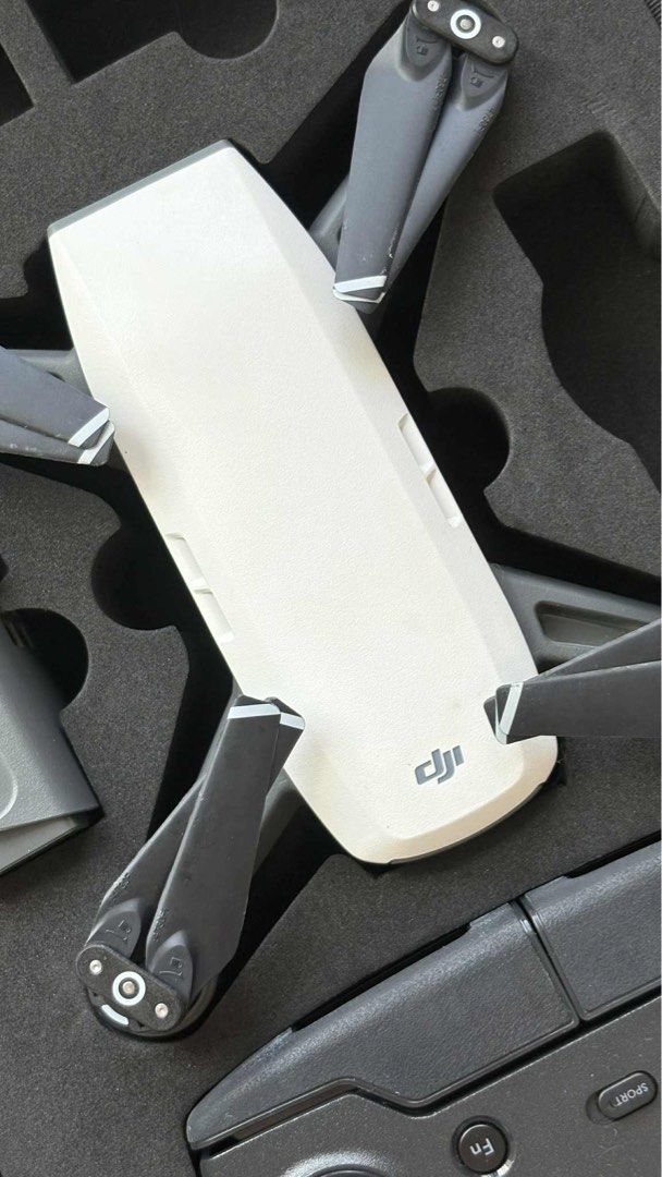 DJI MINI 4K (Category: Drones) located in Manila. Submitted by dojokicks (Listing ID 1402513111, Image 1). Description: Condition: 9/10 Still in excellent condition. Minimal use. Kept in storage. Flown only less than 10x. Battery health: 9/10 Why this price: New units in the PH market are listed at around ₱14,690 (for entry-level DJI drone) and higher for more feature-rich models. So this is a sharp deal for someone who wants strong specs at a lo