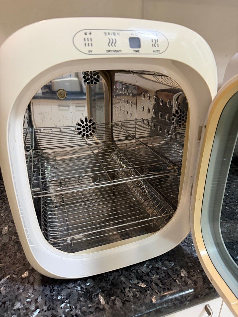 Ecomom Bottle Sterilizer (Category: Breastfeeding & Bottle Feeding) located in Manila. Submitted by mr.arnie (Listing ID 1402486036, Image 2). Description: Lightly used Functioning well.