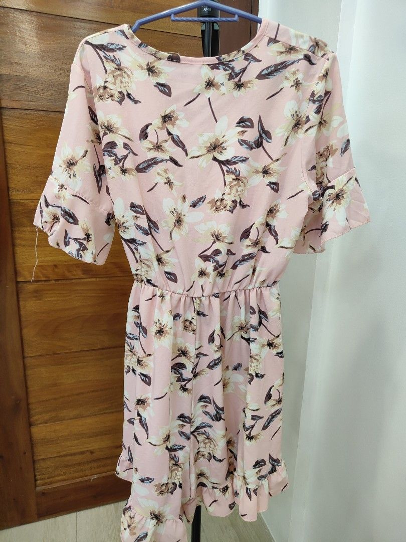 Floral Wrap Dress (Category: Dresses) located in Caloocan City. Submitted by cssasot (Listing ID 1402650105, Image 2). Description: - Wrap dress design - Tie closure at waist - Short, flared sleeves - Ruffled hem - Floral pattern (pink, white, brown) - Lightweight fabric - Ideal for warm weather Can fit XS to L, stretchable. Anytime for delivery basta nasa house ako :) Location: 8th avenue Caloocan.