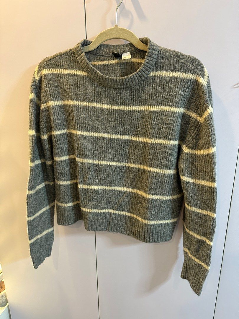 H&M Divided Striped Sweater (Category: Longsleeves) located in Paranaque City. Submitted by tinaascloset (Listing ID 1402531733, Image 1). Description: .