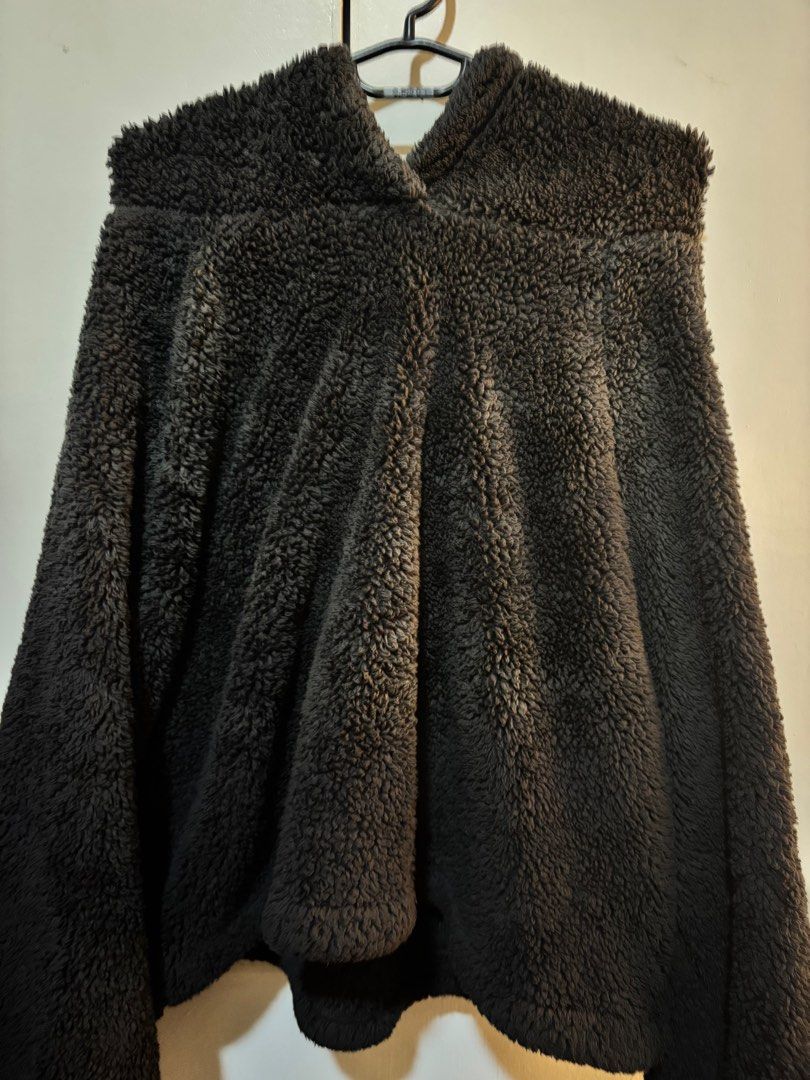H&M fluffy fleece hoodie jacket (Category: Coats, Jackets and Outerwear) located in Marikina City. Submitted by jazireedc (Listing ID 1402624270, Image 2). Description: rfs: decluttering size: XL loc: marikina only worn once from a winter trip so it’s almost good as new. no issues. delivery fee must be shouldered by the buyer :).