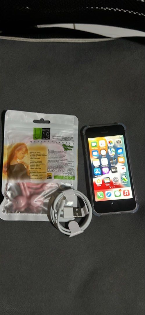 iPhone SE 1st gen 128 Space Grey (Category: iPhone SE Series) located in Manila. Submitted by yezdeal2017 (Listing ID 1402573265, Image 2). Description: iPhone SE 128 Space Grey Unlock NTC - Dm us FB page; Retro Gadgets PH for fast reply BH :100% 128gb Camera Malinaw good na goods Working Fingerprint and any sim Superb all buttons Prices; 90% No FG 5k Wifi 128gb 90% No Fg Sim 5.5k 64gb 95% no FG 6k 128gb 95% with FG sim 6.5k 128gb Premium unit: 9