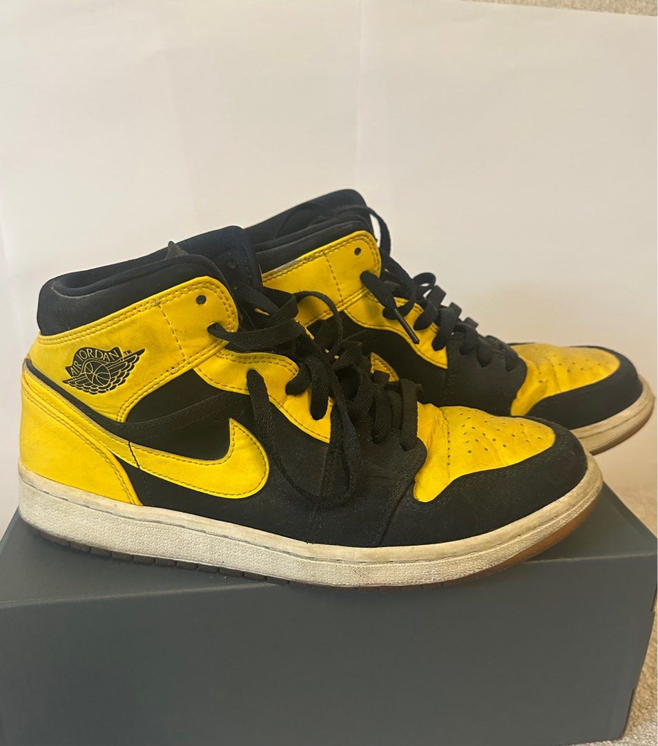 Jordan 1 Retro Mid "New Love" (Category: Sneakers) located in Makati City. Submitted by helloinqui00941 (Listing ID 1402563322, Image 2). Description: Pre-loved! In good condition, but needs some cleaning. No box Price is negotiable .