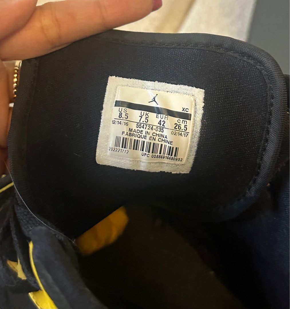 Jordan 1 Retro Mid "New Love" (Category: Sneakers) located in Makati City. Submitted by helloinqui00941 (Listing ID 1402563322, Image 3). Description: Pre-loved! In good condition, but needs some cleaning. No box Price is negotiable .