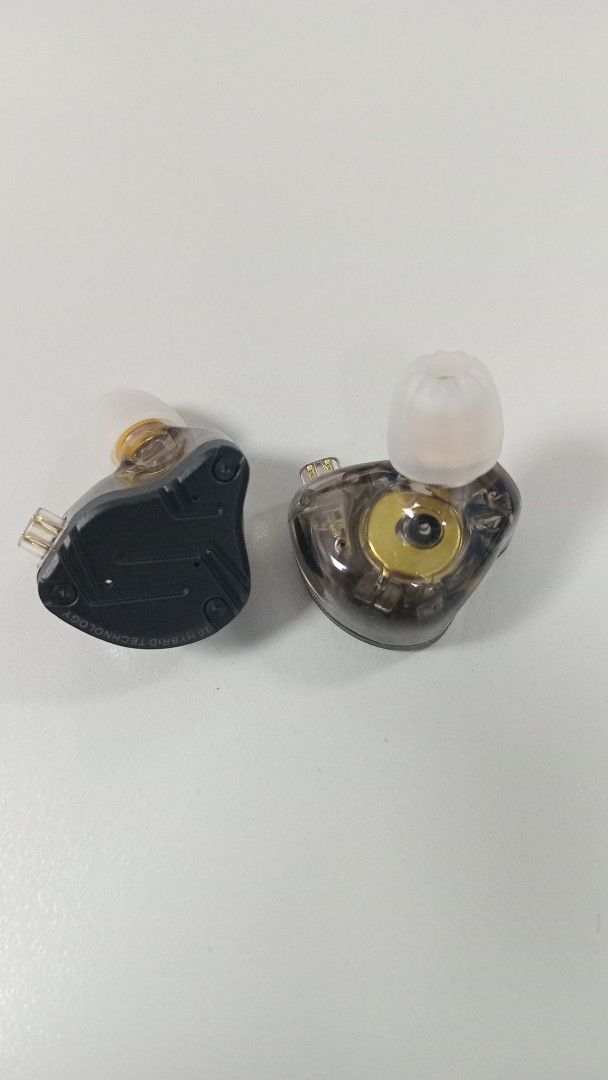 KZ-AE01 TWS Wireless Bluetooth Earphones (Category: Earphones) located in Manila. Submitted by ifiguracio63338 (Listing ID 1402544960, Image 1). Description: *KZ-AE01 Wireless *KZ ZS10 Pro *Upgraded wired cable with mic type-c *Black wired cable with buttons headphone jack *White wired cable no mic headphone jack *4 pairs of foam eartips *2 case included Reason for selling: Need cash for bills. .