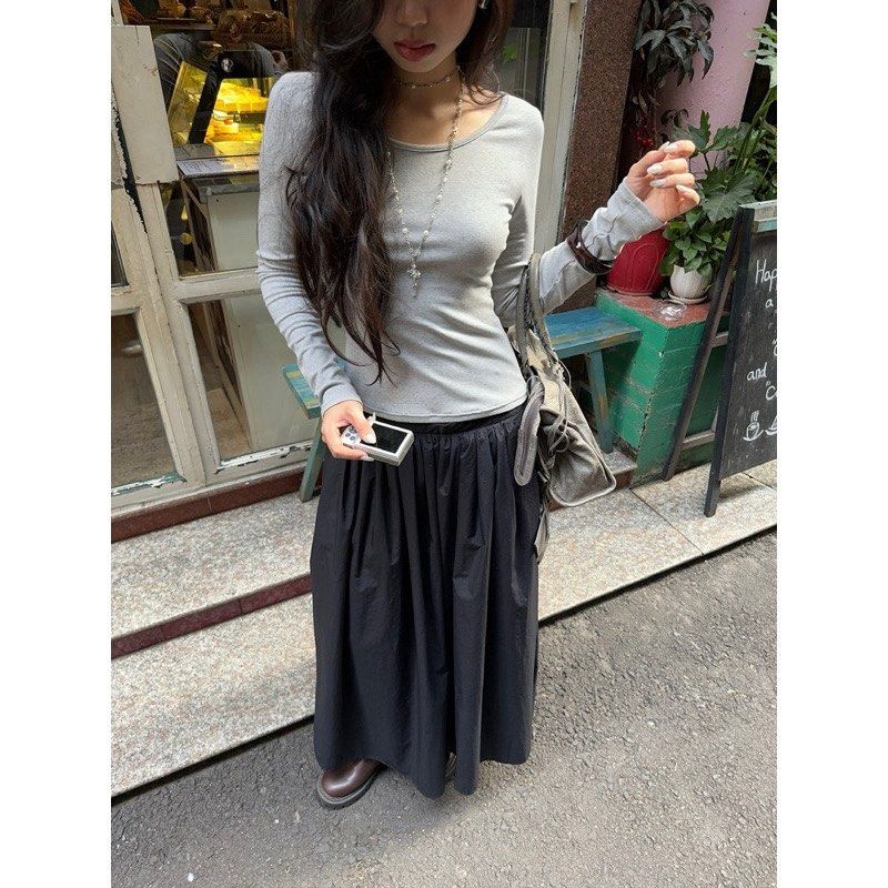Long Flared Skirt (Floating Skirt) (Category: Skirts) located in Pasay City. Submitted by gmtcb (Listing ID 1402621693, Image 2). Description: Size: S (66 cm) Brand new, never worn! 50% off original price RFS: Decluttering, too many black maxi skirts :) .