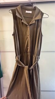 (Category: ) located in . Submitted by ellewardrobe (Listing ID 1402481565, Image 1). Description: .