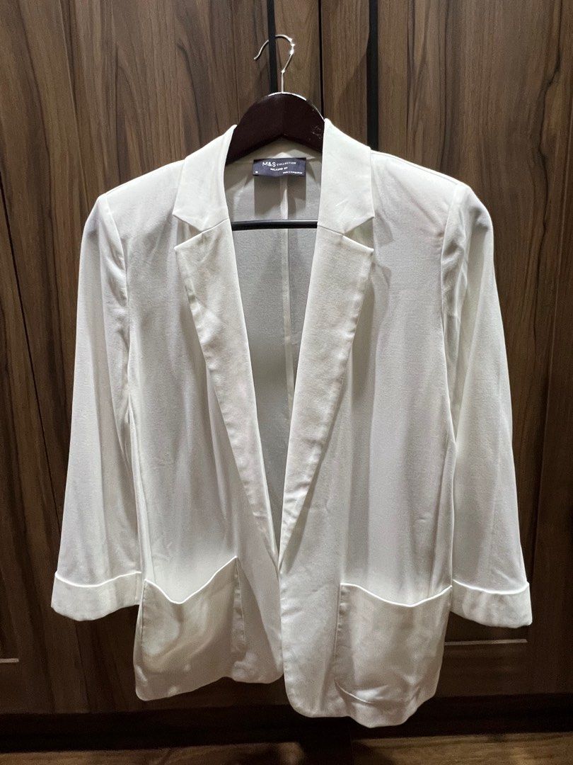 M&S Collection White Relaxed Fit Blazer (Category: Coats, Jackets and Outerwear) located in San Juan City. Submitted by pattico (Listing ID 1402621658, Image 1). Description: - M&S Collection white blazer - Relaxed fit - Three-quarter sleeves - Features two front pockets - Classic lapel design - Size 10 - Made in Bangladesh.
